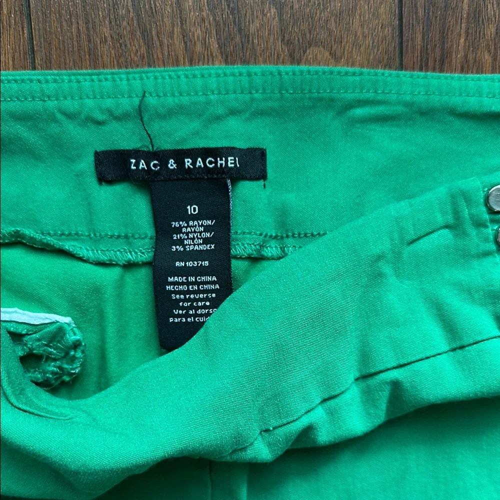 💚💚EUC Zac & Rachel Vibrant Green Capris💚💚